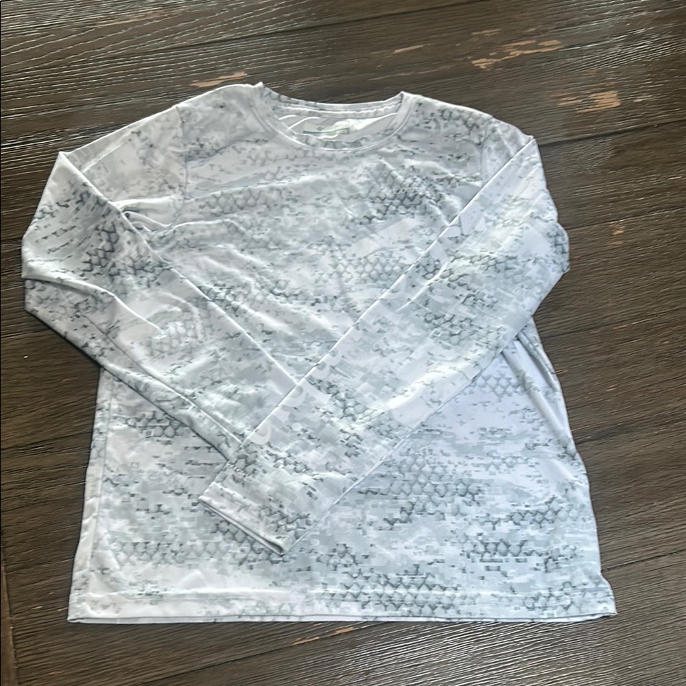 Columbia Gray Long Sleeve Tee with Elegant Pattern